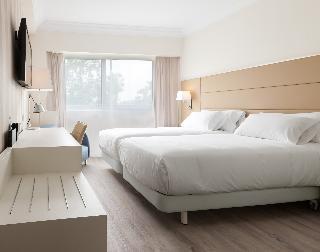 Гостиница NH Pamplona Iruna Park