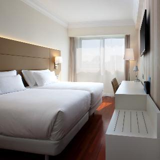 Гостиница NH Pamplona Iruna Park