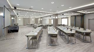 Гостиница NH Pamplona Iruna Park