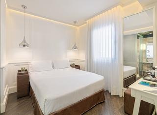 Гостиница H10 Universitat