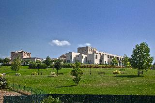 Гостиница Castillo de Gorraiz Golf and Spa