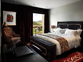 Гостиница Castillo de Gorraiz Golf and Spa