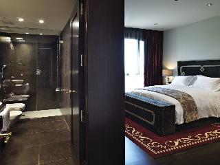 Гостиница Castillo de Gorraiz Golf and Spa