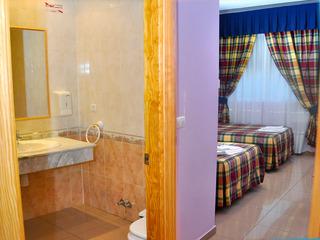 Гостиница Hostal Valdepenas