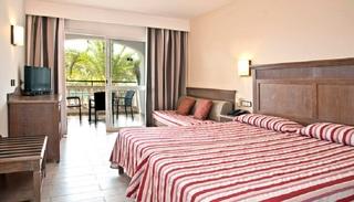 Гостиница Beach Club Font de Sa Cala