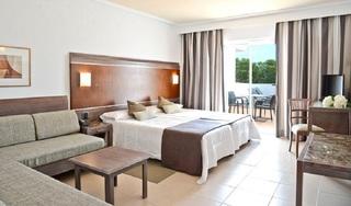 Гостиница Beach Club Font de Sa Cala