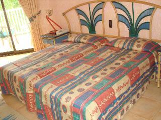 Гостиница The Beach Comber Hotel & Resort