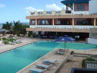 Гостиница The Beach Comber Hotel & Resort
