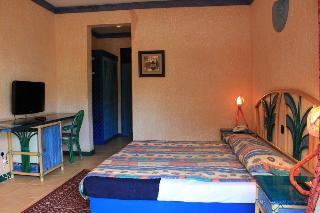Гостиница The Beach Comber Hotel & Resort