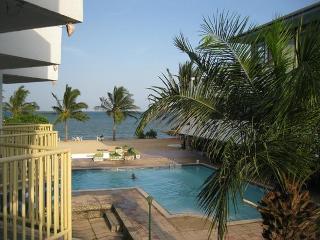 Гостиница The Beach Comber Hotel & Resort