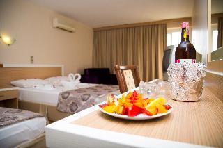 Гостиница Tuntas Beach Hotel Altinkum