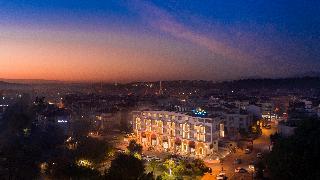 Гостиница The Sansa Hotel & Spa