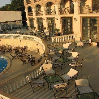 Гостиница The Cliff Beach & Spa Resort