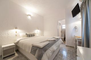 Hotel Artemis Suites