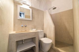 Hotel Artemis Suites