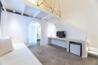 Hotel Artemis Suites