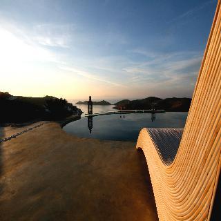 Гостиница Aigis Suites