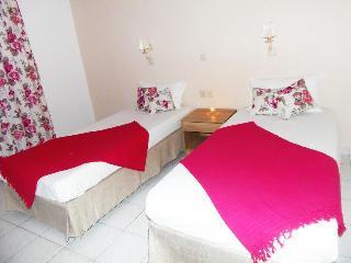 Гостиница Emerald Studios & Hotel
