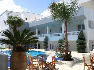 Гостиница Emerald Studios & Hotel