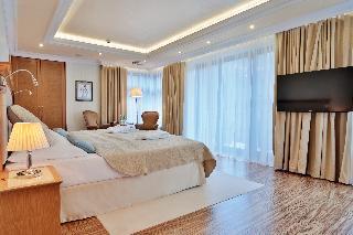 Гостиница Retro Riverside Wellness Resort
