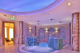 Гостиница Retro Riverside Wellness Resort