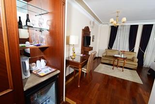 Гостиница GLK PREMIER Regency Suites & Spa