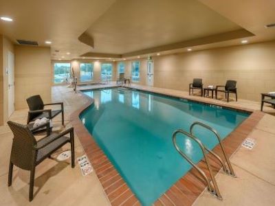 Гостиница Holiday Inn Express Suites South Redding
