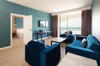 Гостиница Occidental Sharjah Grand