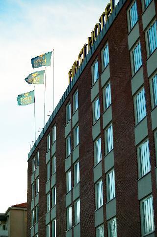 First Hotel Strand