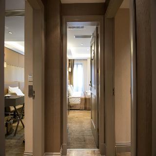 Hotel GK Regency Suites