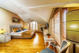 Hotel Recital