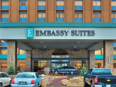 Гостиница Embassy Suite Hilton Denver Central Park