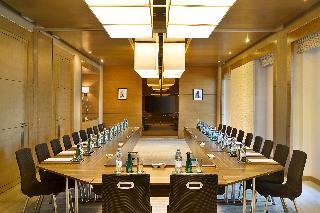 Гостиница DoubleTree by Hilton Hotel Riyadh - Al Muroj Busin