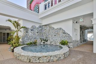 Гостиница Lequ Okinawa Chatan Spa Resort