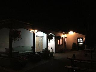 Гостиница Llangeview Lodge