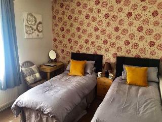 Гостиница At Your Service B&B
