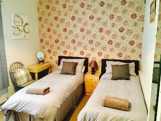 Гостиница At Your Service B&B