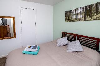 Гостиница Lovely Rooms In A Quiet Place Of Woking