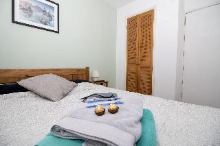 Гостиница Lovely Rooms In A Quiet Place Of Woking