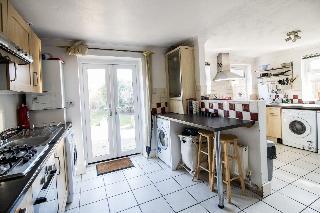 Гостиница Lovely Rooms In A Quiet Place Of Woking