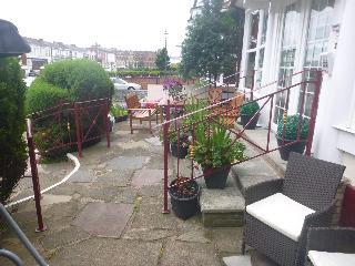 Гостиница The Warwick Southport
