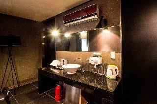 Hotel Yeow-B