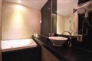 Hotel Yeow-B