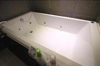 Hotel Yeow-B