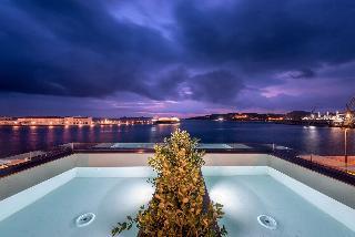 Гостиница Shapes Luxury Suites