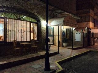 Гостиница Hostal Los Corchos