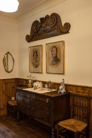 Гостиница The Whispering Pine Lodge