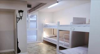Гостиница Hola Hostal Eixample