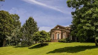Гостиница De Courceys Manor Cottages