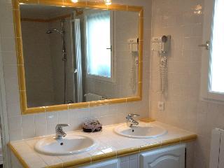 Hotel B&B With Charm - Quiet With Kitchen & sw Pool